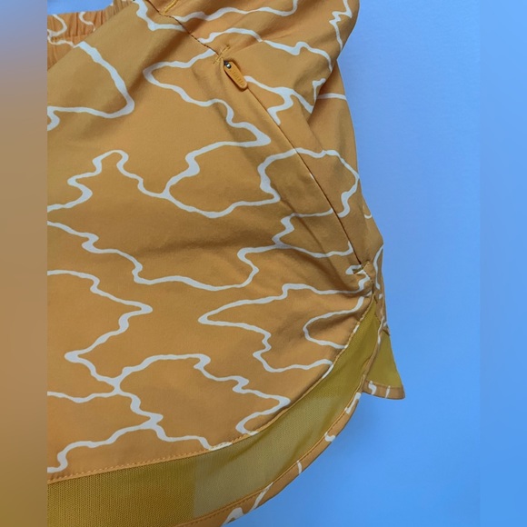 Athleta printed Racer Run mesh shorts - Picture 6 of 6